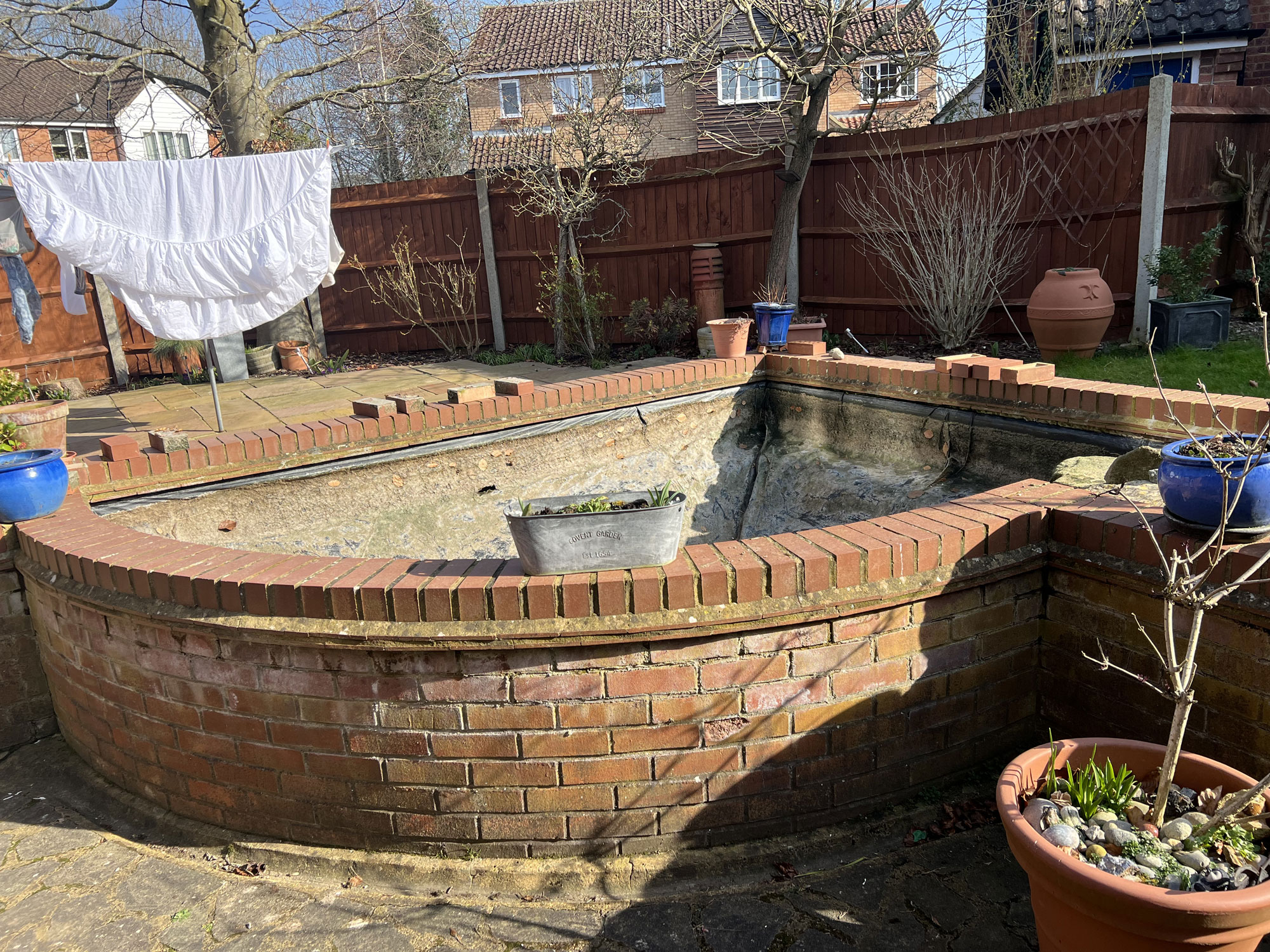 Expert garden landscaping with composite decking, porcelain paving and natural oak features