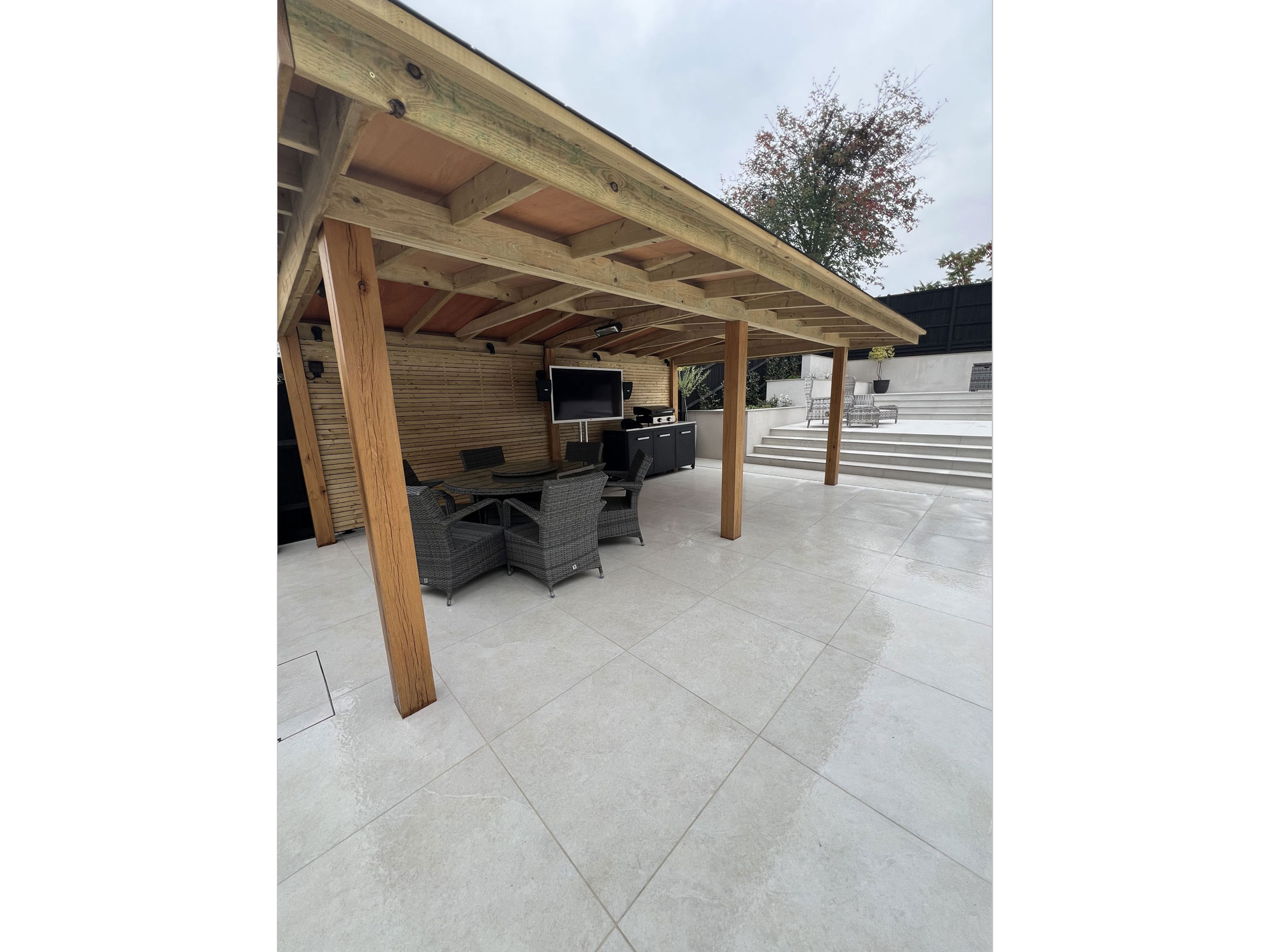 Luxury modern garden with porcelain patio, rendered walls and outdoor entertaining area